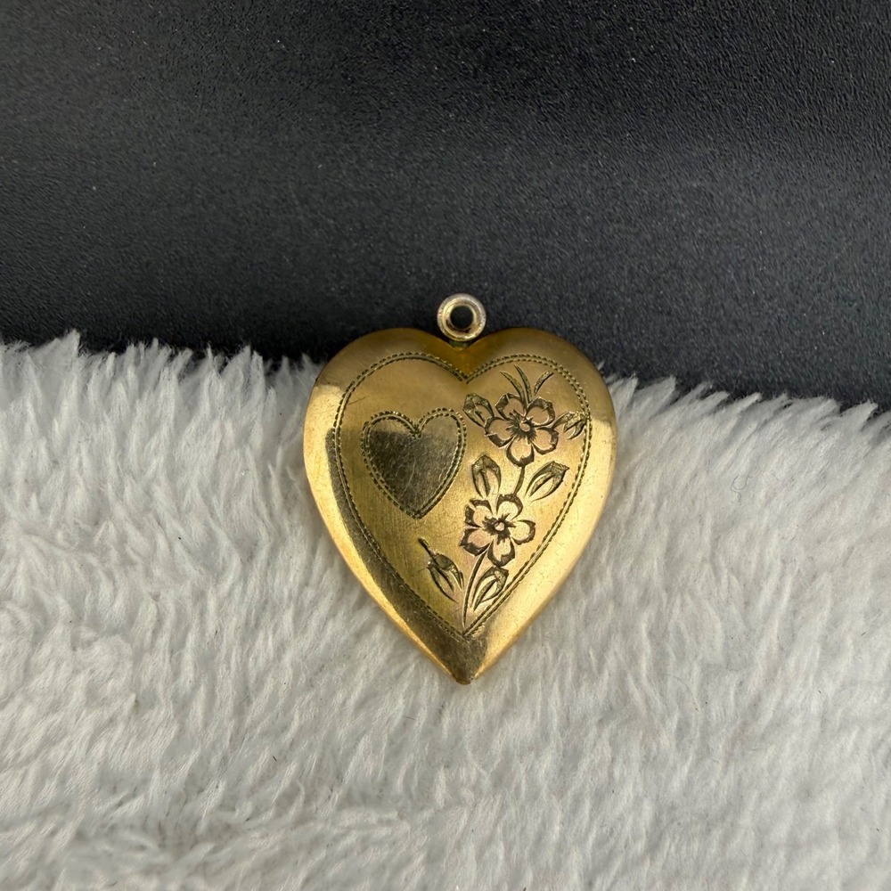 Vintage Estate Heart Locket Gold Engraved Floral Photo Pendant 4.5g